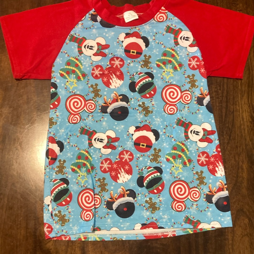 Disney Holiday Size 7/8 Shirt